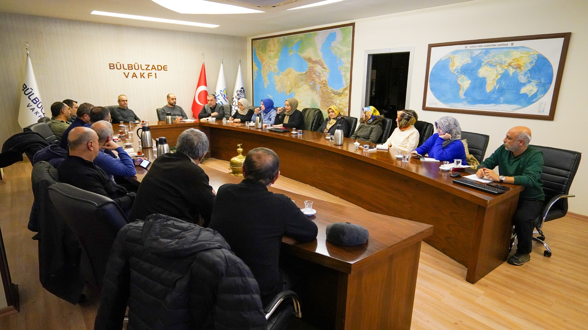 برنامج مراجعة الكتب: "السياسة العالمية الجديدة في الذكرى المئوية للجمهورية: عصر القافية"