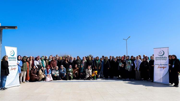 Anadolu Öğrenci Birliği Oku-Yorum Projesi Kampı Düzenledi