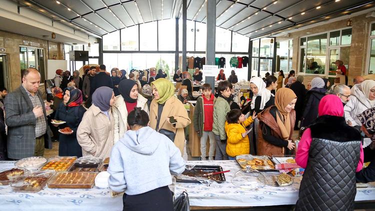 Mozaik Kadın Derneği “Hayır Çarşısı” Düzenledi