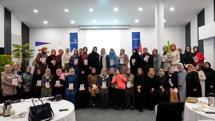 “Şule Yüksel Şenler” Kitap Tahlili Programı