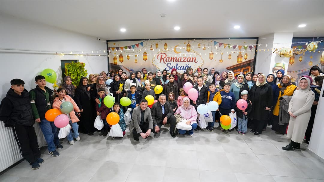 Hayata Dokun Yetim Derneği Yüzlerce Aileyi İftarlarda Buluşturdu