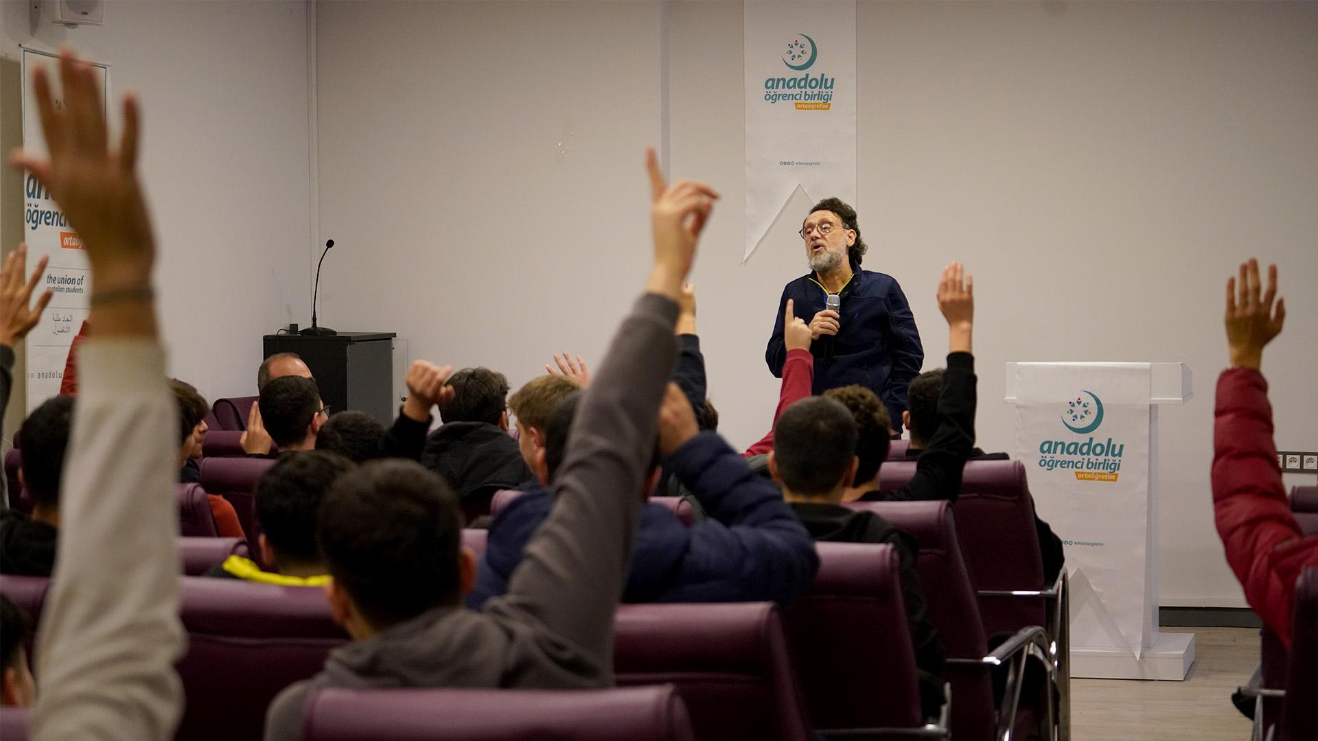 معسكر المعلمين: "منظور الشباب في العصر الرقمي" معسكر المعلمين: "منظور الشباب في العصر الرقمي"