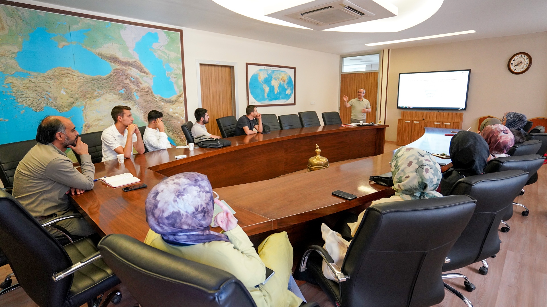 “Critical Thinking Skills” Held with a Presentation by Mesut Aydağ