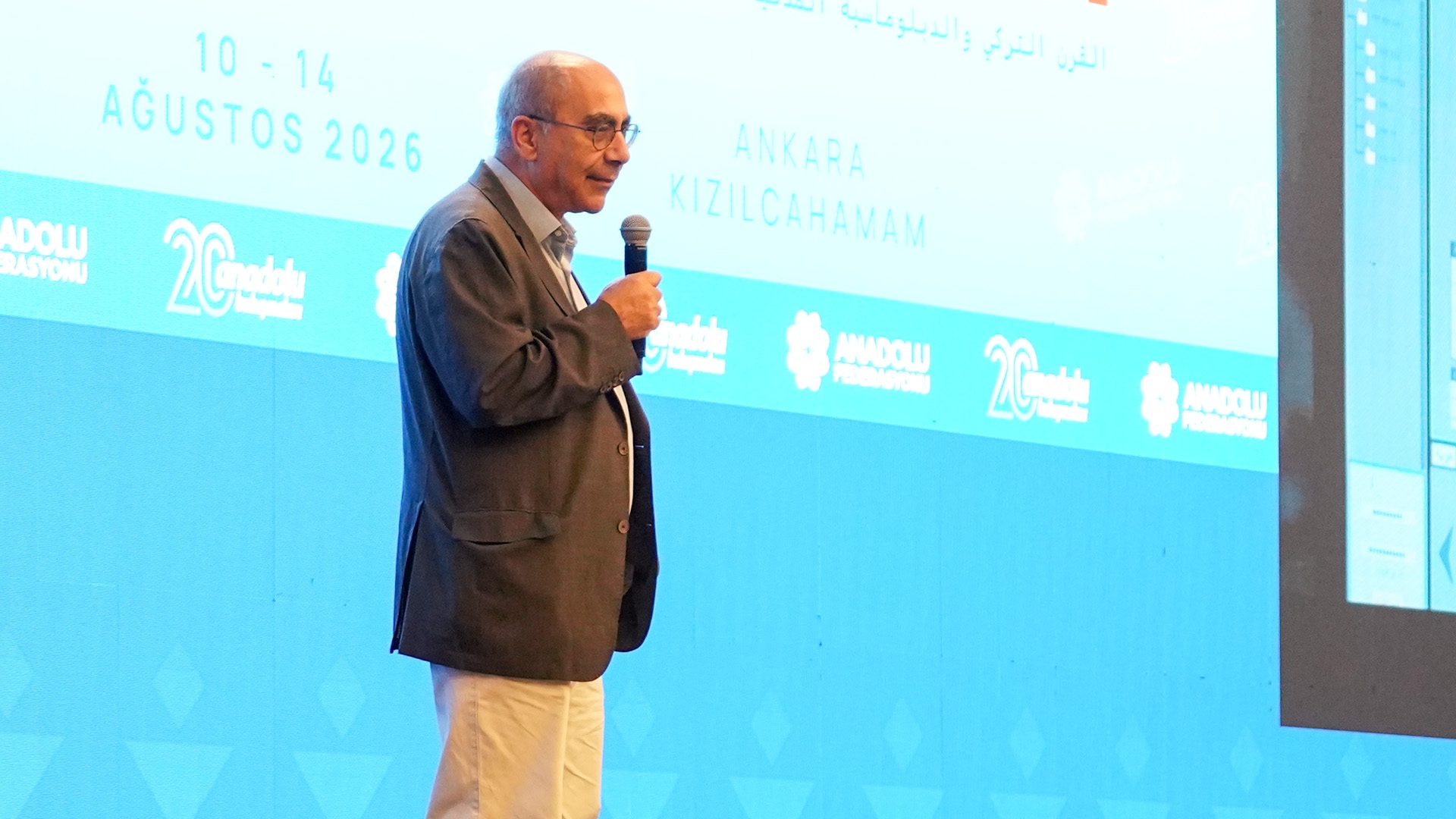 درويش زعيم يتحدث عن فيلم «فلاش ميموري» في اللقاءات الأناضولية العشرين