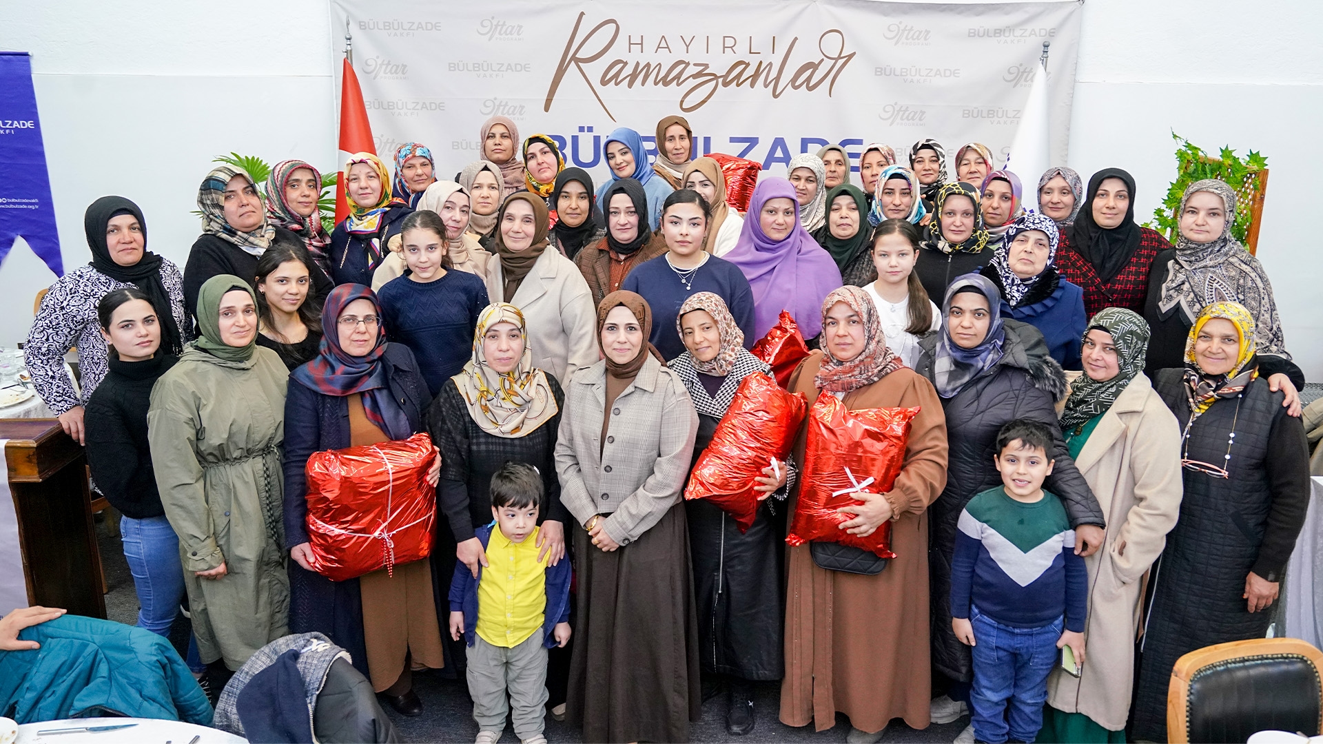 متطوعو الخير يجتمعون على مائدة الوفاء