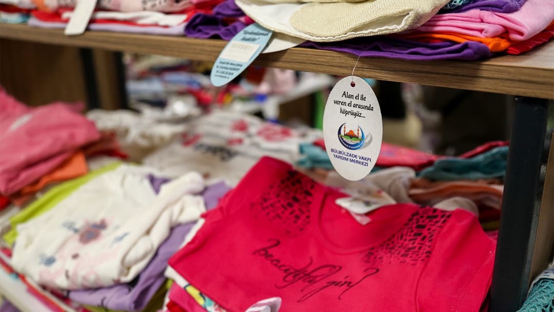 ألبِس طفلاً: شارك في فرحة طفل